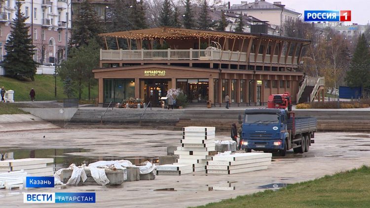 В казанском парке «Черное озеро» подготавливают помещение для проката коньков