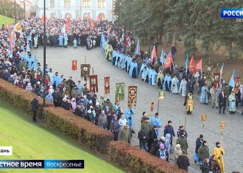 В Казани тысячи людей приняли участие в крестном ходе в честь праздника иконы Пресвятой Богородицы