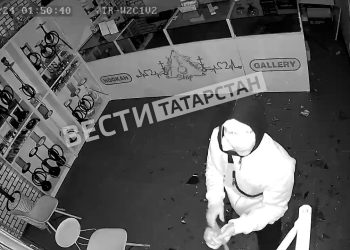 В Казани ограбили киоск с электронками