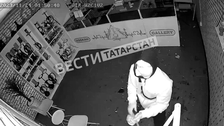 В Казани ограбили киоск с электронками