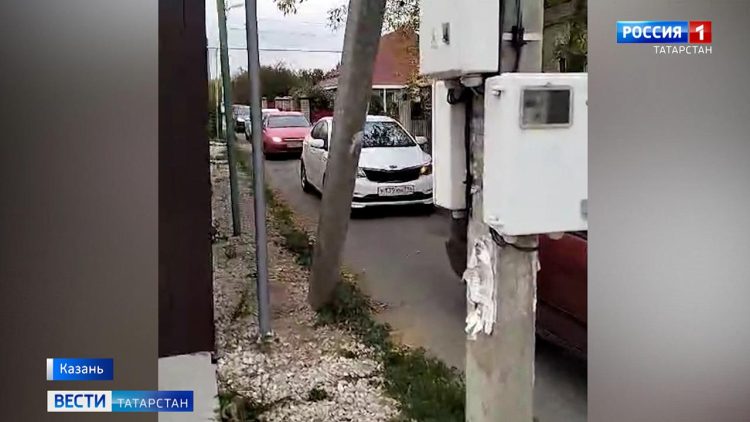 Жители Аракчино жалуются на внутрипоселковую дорогу, которая превращается в гоночную трассу