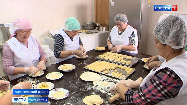 Мастерицы из Алексеевского района организовали мини-цеха по производству татарских блюд