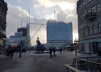 В Казани начали украшать улицу Баумана к Новому году