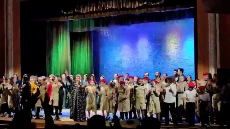 Государственный камерный хор РТ выступил в ЛНР