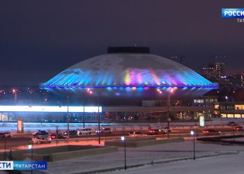 На куполе Казанского цирка заработала уникальная подсветка-термометр
