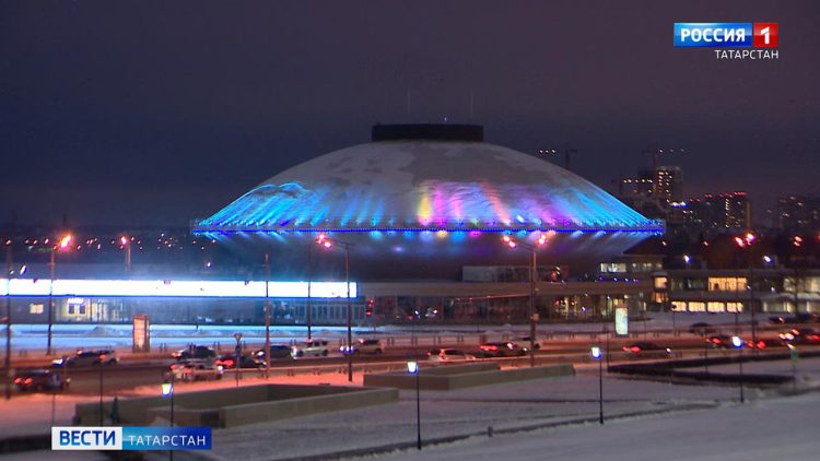 На куполе Казанского цирка заработала уникальная подсветка-термометр