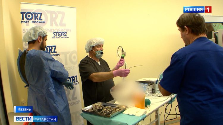 Нейрохирурги Казани обучили врачей со всей России новому методу удаления опухоли мозга
