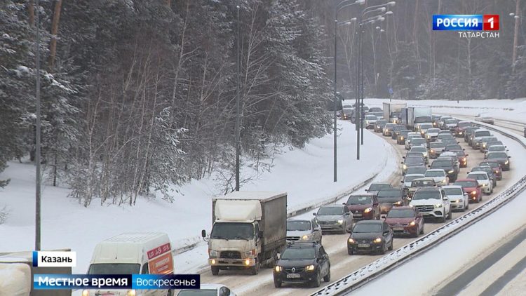 Специалисты рассказали, как в Казани борются с пробками в непогоду