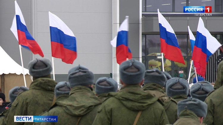 «Я стал старшиной взвода в 19 лет»: в Татарстане растет интерес молодежи к военной службе по контракту