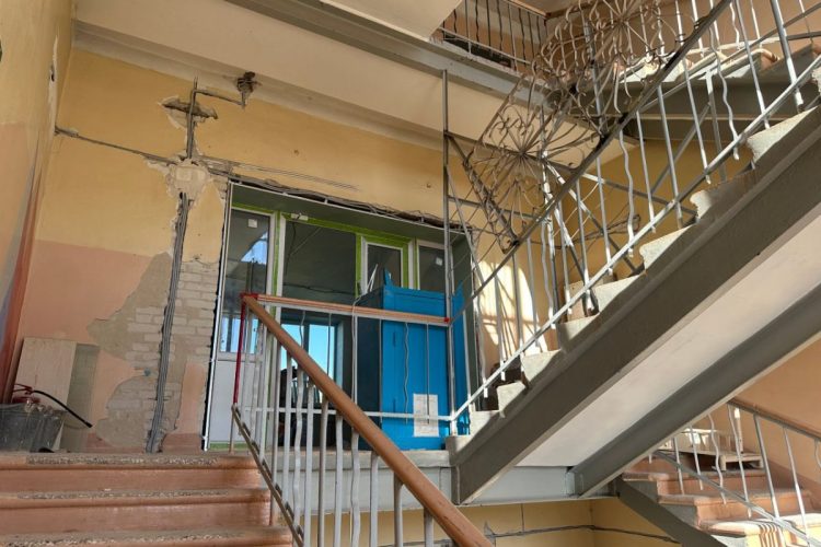 В Лисичанске по народной программе «Единой России» восстанавливают школы и больницы