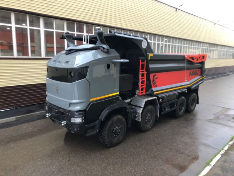 В Челнах заметили беспилотный самосвал КАМАЗа «Робокоп»