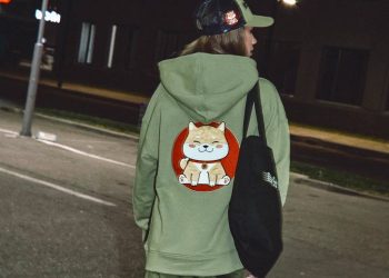 Алина Загитова представила свою коллекцию одежды