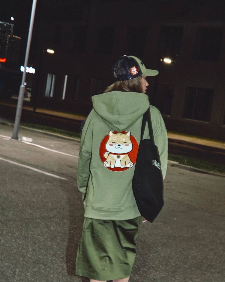 Алина Загитова представила свою коллекцию одежды