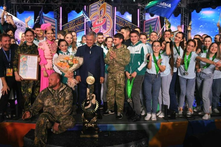 Минниханов поздравил участников телефестиваля «Наше время — Безнең заман»