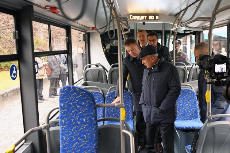 Минниханов принял участие в церемонии передачи Казани 25 троллейбусов нового поколения