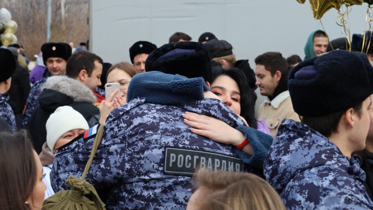 В казанском полку Росгвардии проводили домой военнослужащих, отслуживших по призыву