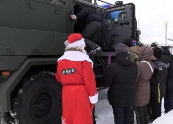 Сотрудники казанского ОМОН Управления Росгвардии поздравили воспитанников детского дома-интерната