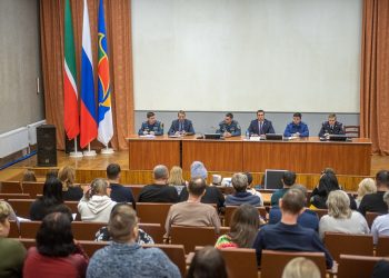 Власти Челнов встретились с пострадавшими арендаторами «Гараж-500»