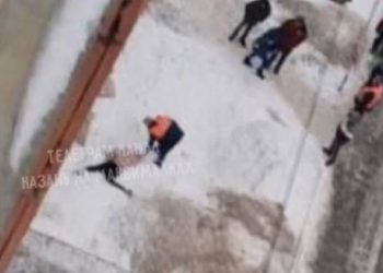 Жители Казани нашли под окнами многоэтажки труп пенсионера