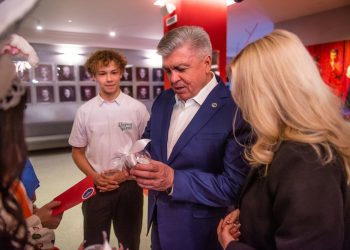 Магдеев подарит четырехлетней челнинке куклу и коляску на Новый год