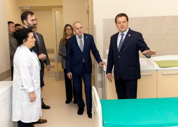 Метшин осмотрел перинатальный центр, который откроется на базе больницы №7