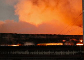 В Нижнекамске потушили факельное горение в промзоне