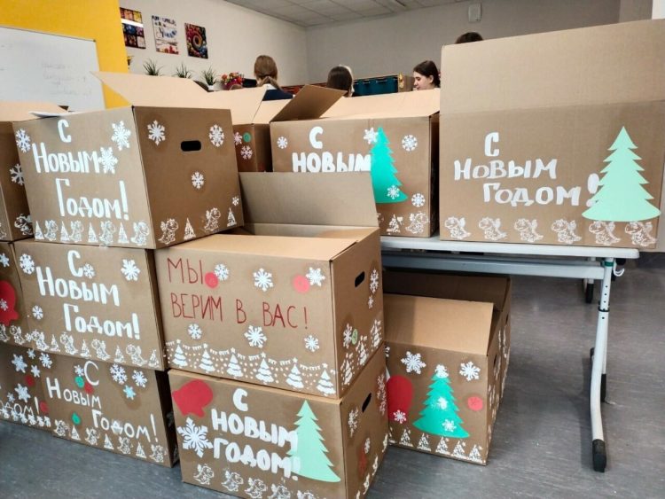 Из Нижнекамска в зону СВО бойцам отправили новогодние подарки