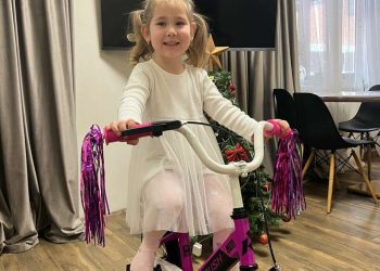 Мухаметшин исполнил новогодние желания двух девочек из Казани