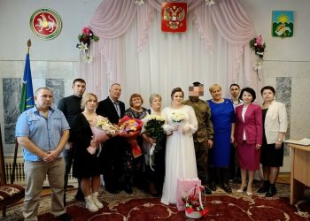 Прибывший в отпуск боец СВО из Буинска сыграл свадьбу