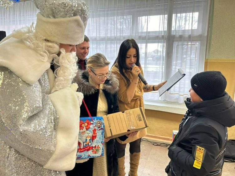 Минниханов поблагодарил татарстанцев за участие в «Елке желаний»