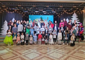 В Челнах устроили новогоднюю елку для детей погорельцев авторынка «Гараж 500»