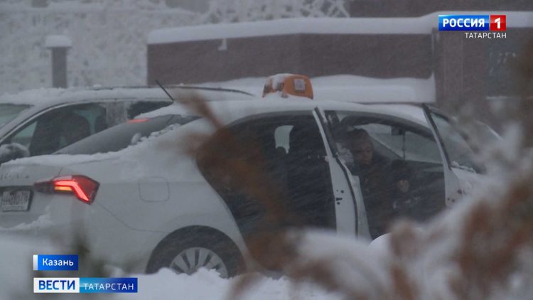 Из-за снегопада в Казани стоимость такси поднялась почти до 1 тыс. рублей