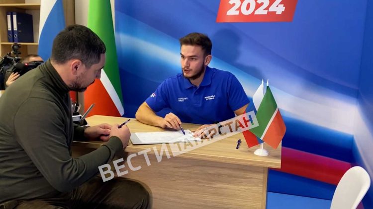 Зарипов поставил подпись в поддержку Владимира Путина