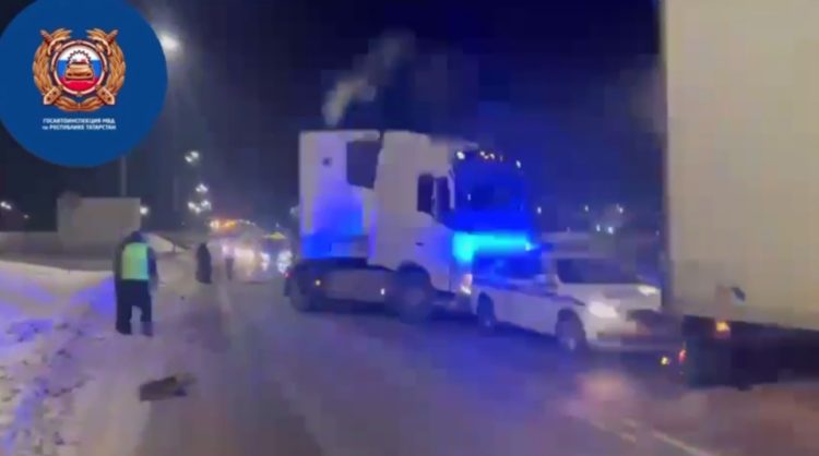 В Татарстане на трассе М7 фура влетела в грузовик