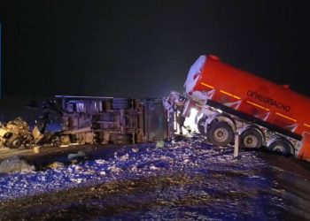 На трассе под Нижнекамском бензовоз столкнулся с мусоровозом