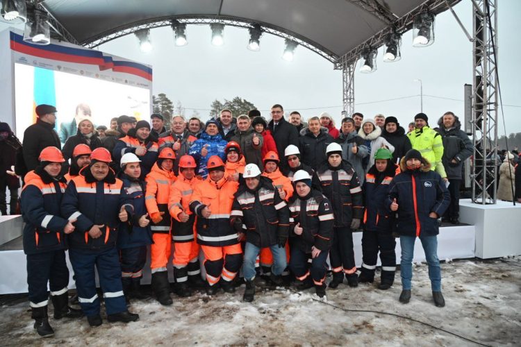 Минниханов поблагодарил строителей за быстрое возведение трассы М12