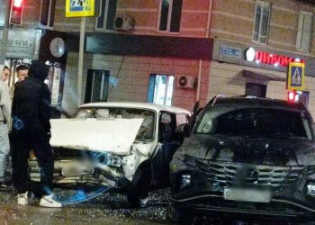 В Альметьевске из-за ДТП в центре затруднено движение автомобилей