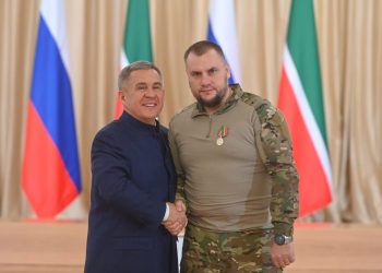 Минниханов вручил медаль ордена «За заслуги перед РТ» зампреду ТИК Менделеевского района