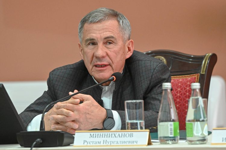 Минниханов: «Важно понимать, кого мы показываем детям»