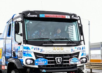 Минниханов прибыл на открытие участка М12 «Восток» до Казани на гоночном грузовике «КАМАЗ»