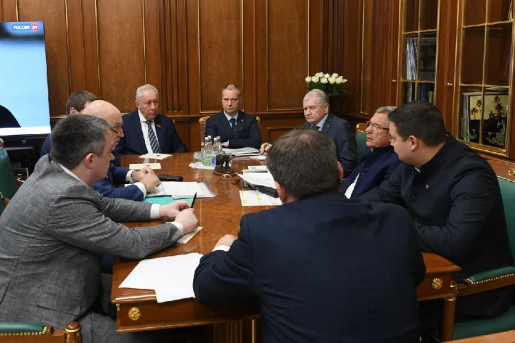 Минниханов встретился с гендиректором холдинга «Промышленные технологии»