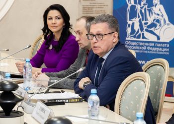 Рифат Сабитов провел круглый стол в Общественной палате РФ