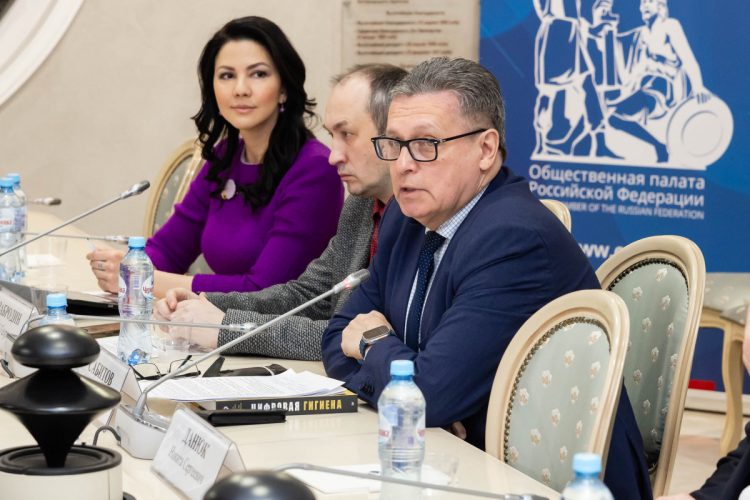 Рифат Сабитов провел круглый стол в Общественной палате РФ