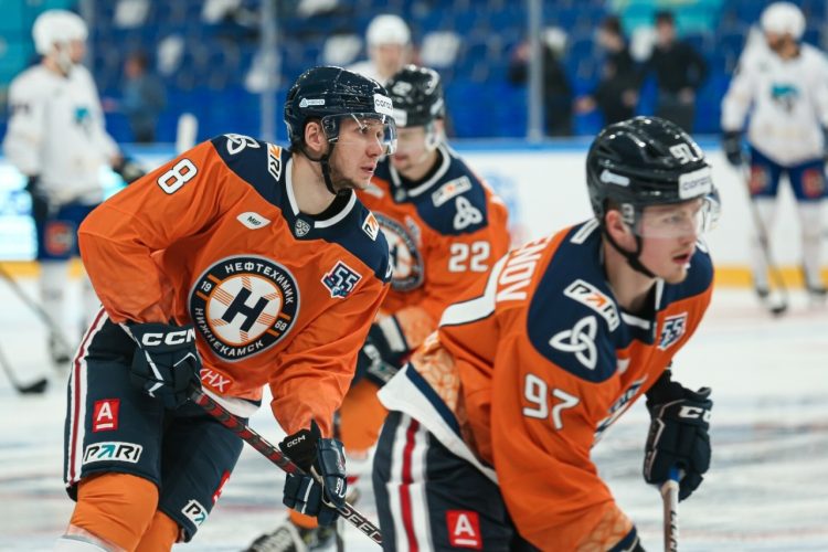 «Нефтехимик» сыграет против «Лады»