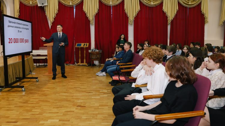 В Казани школьники на «Уроке цифры» узнали о кибербезопасности