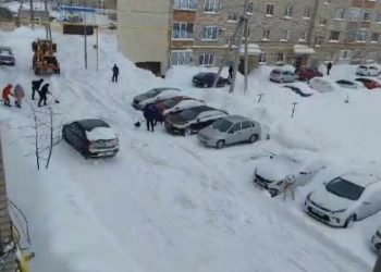 Жители Нурлата присоединились к «флешмобу» по расчистке дворов от снега