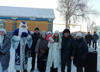 Буинское землячество устроило Новый год для жителей села Исаково