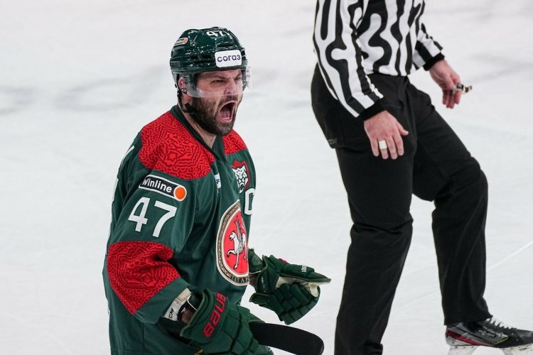 Стало известно, почему переговоры между «Ак Барсом» и Радуловым приостановили