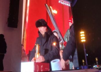 Молодожены из Казани привезли семейный огонь с выставки «Россия»