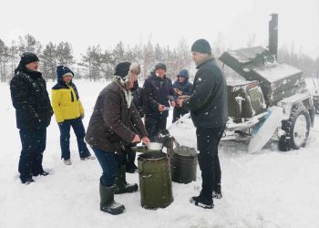 В Елабужском районе для водителей, застрявших на трассе, организовали пункты питания и обогрева
